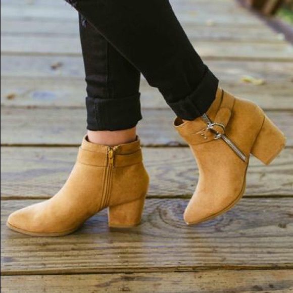 BAMBOO Shoes - NWT Tan Ankle Bootie